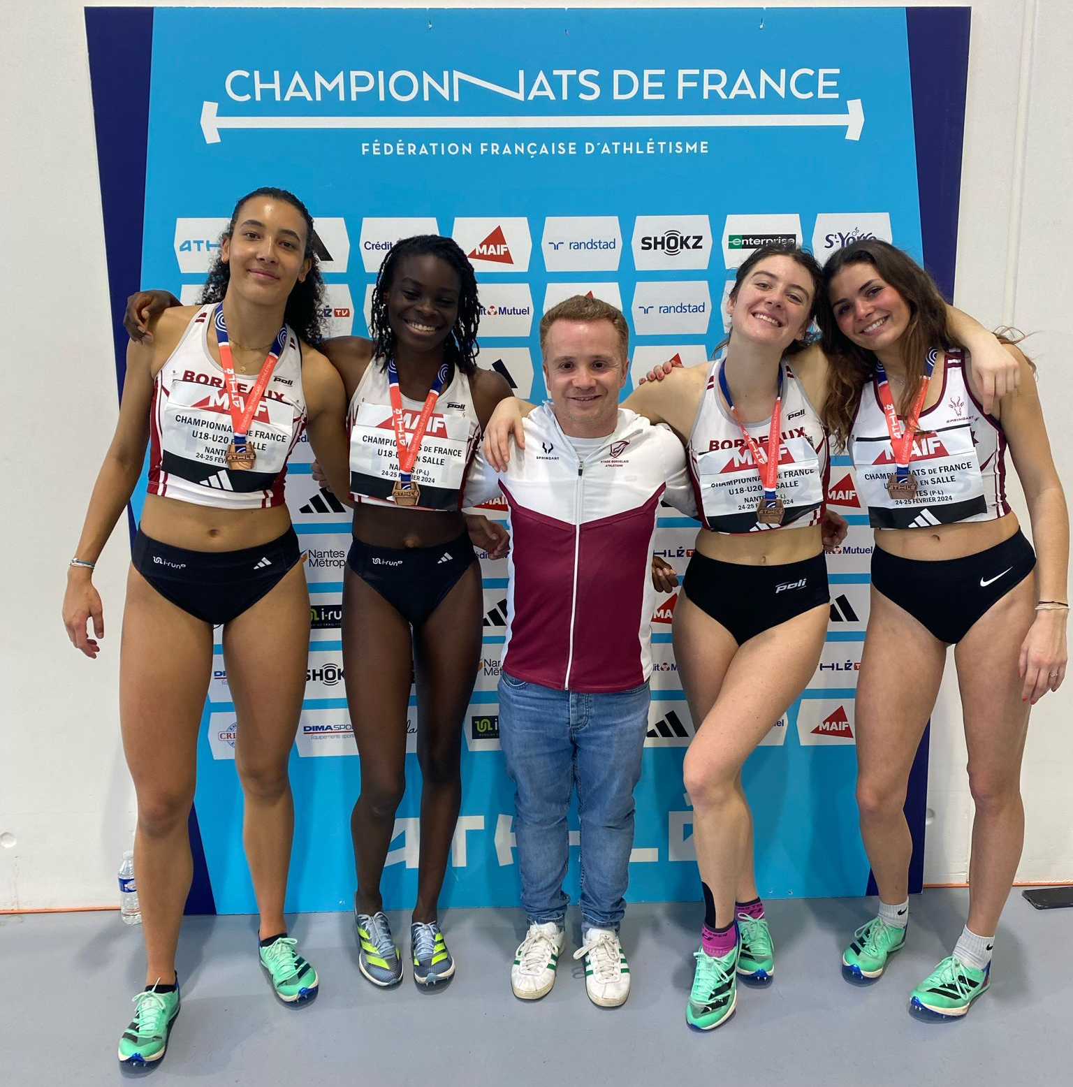 équipe du Stade Bordelais Athlétisme médaillée de bronze aux Championnats de France U18 et U20 en salle