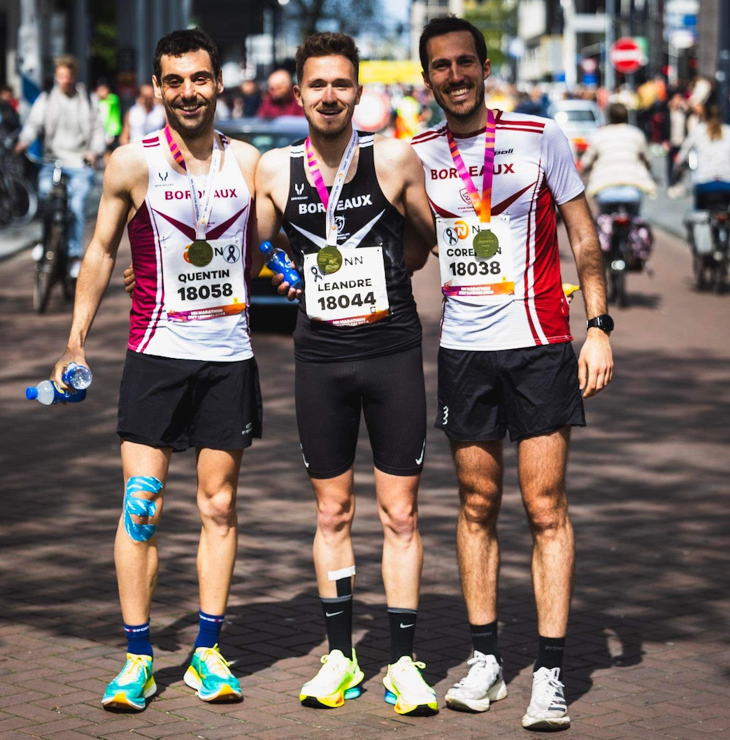 la dream team du Stade Bordelais Athlétisme au marathon de Rotterdam : Quentin Guillochon, Léandre Henaff et Corentin Baudry